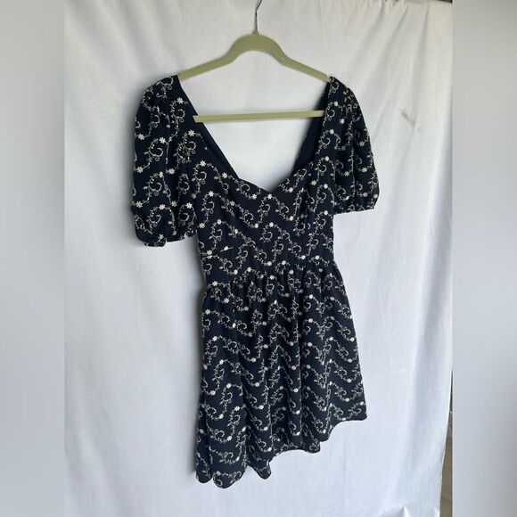 Francesca’s Sophia Tie Back Embroidered Mini Dress Size Large - Picture 4 of 9